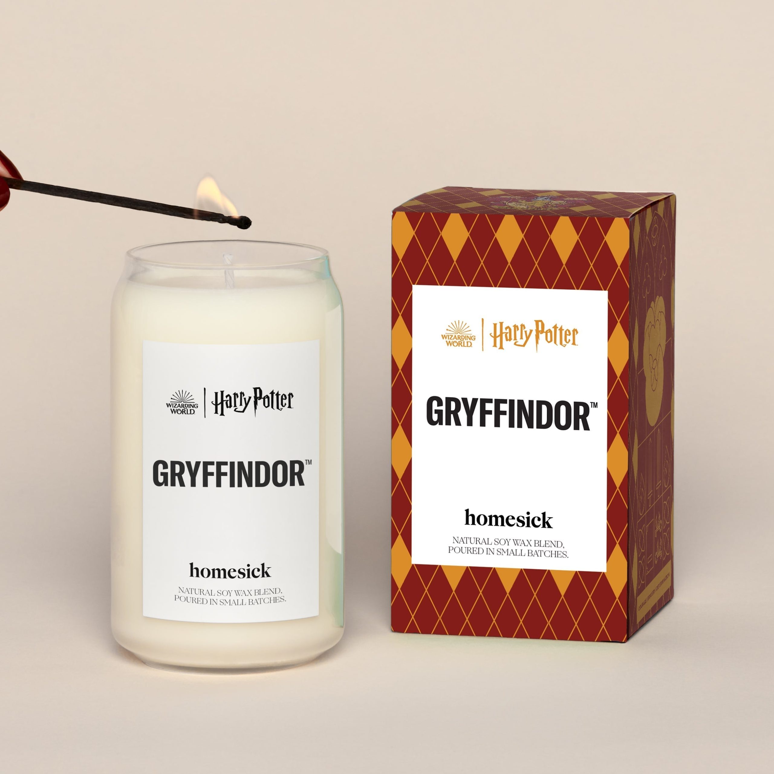 HMS.Gryffindor.Candle.Ecom_.Hover_6c927d26-a7ba-47bb-8cd4-921b24467ec0.jpg